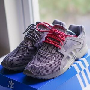 Addias Racer Lite size 11